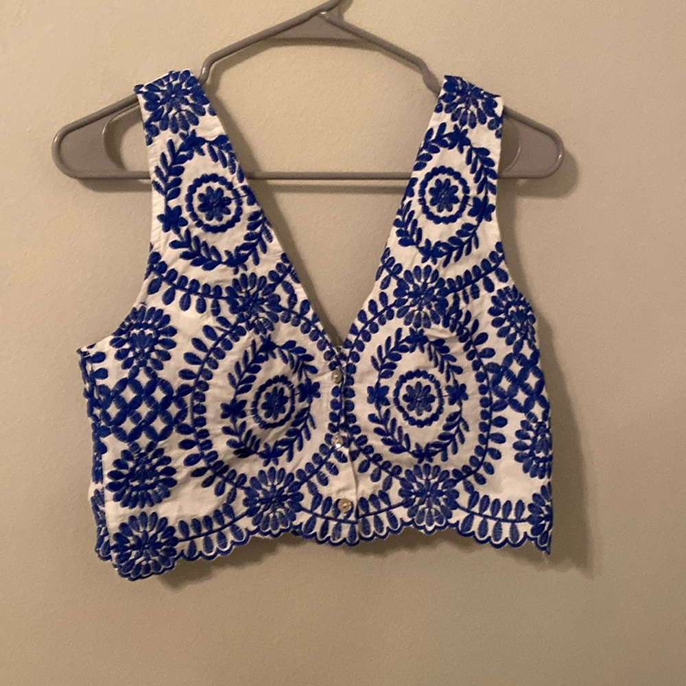 SHEIN Blue and White Floral Print V-Neck Button Down Scallop Edge Crop [M]